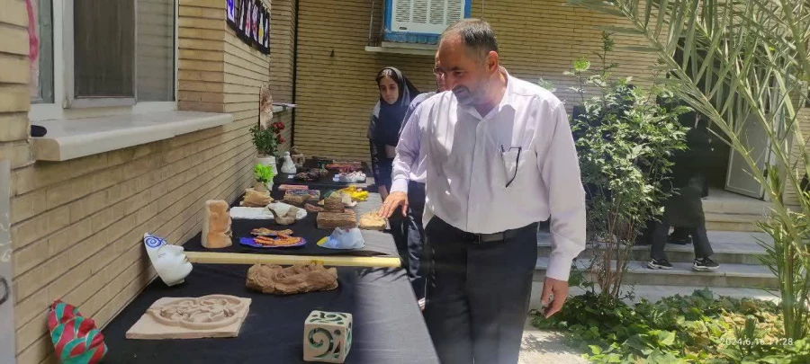 نمایشگاه آثار هنری کارگاه های سه گانه رنگ شناسی، حجم سازی و طراحی 5