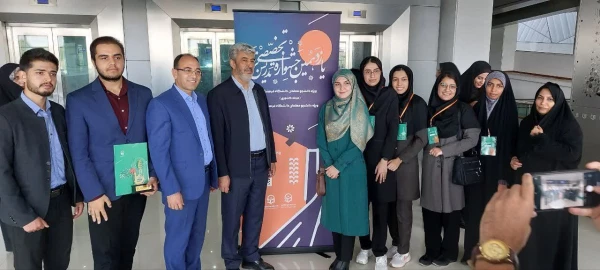 دیدار دسته جمعی تیم اعزامی دانشجومعلمان استان فارس با دکتر رجبعلی برزویی ریاست محترم دانشگاه فرهنگیان کشور دریازدهمین جشنواره تدریس برتر 3