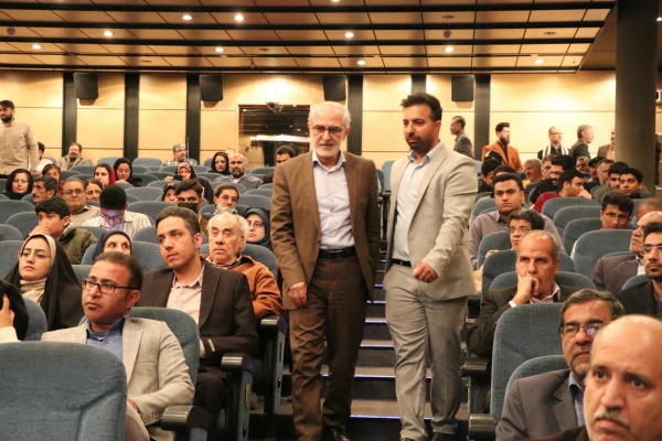 رونمایی نخستین قرآن کتابت شده استاد پیروزنیا در شیراز 5