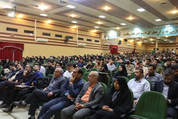 کارگاه هوش مصنوعی فرصت ها و آسیب ها با تدریس دکتر مصطفی ضابط و حضور مسئولین استانی و روسای پردیس هاو مراکز 3