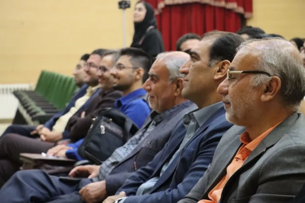 کارگاه هوش مصنوعی فرصت ها و آسیب ها با تدریس دکتر مصطفی ضابط و حضور مسئولین استانی و روسای پردیس هاو مراکز 7