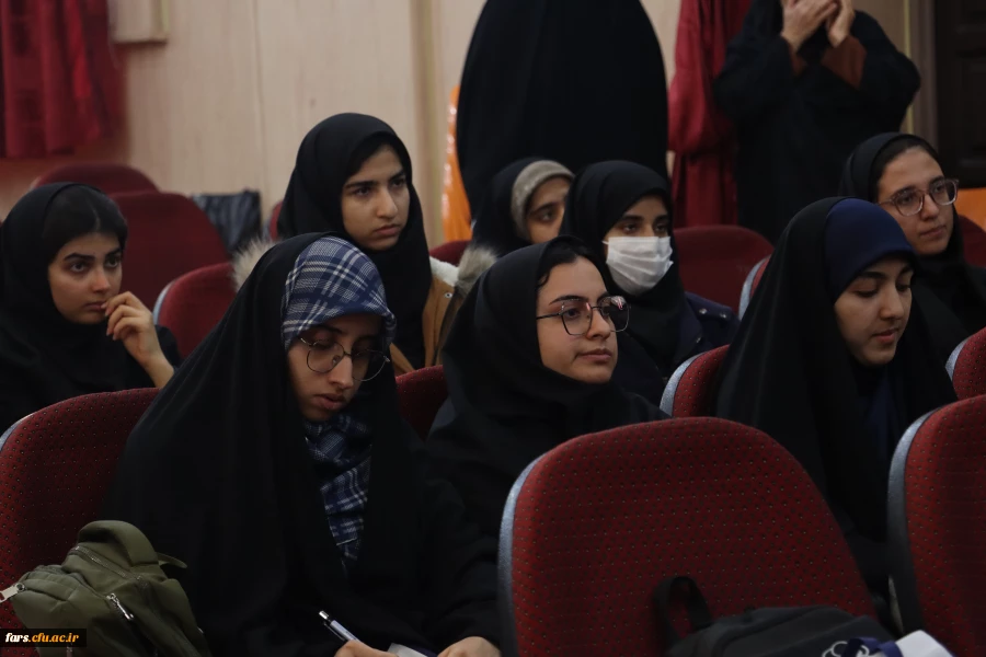 هم افزایی دانش و تعالی در دوره توانمندسازی دبیران کانون ها و انجمن های دانشجویی دانشگاه فرهنگیان فارس 51