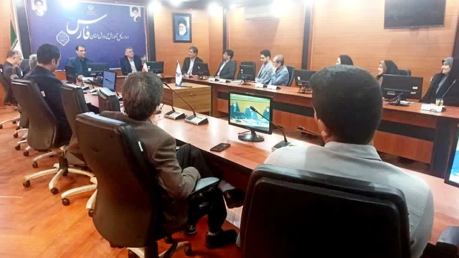 نشست ماهانه کمیته راهبری کارورزی با هدف تعمیق همکاری های اداره کل و نواحی تابعه
 5