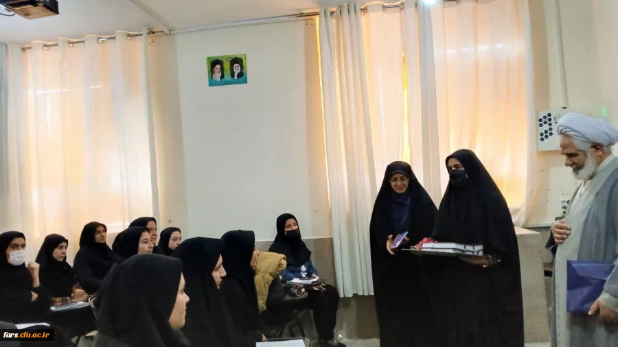 توزیع قرآن های اهدایی مقام معظم رهبری دانشگاه فرهنگیان فارس – واحد سلمان فارسی 2