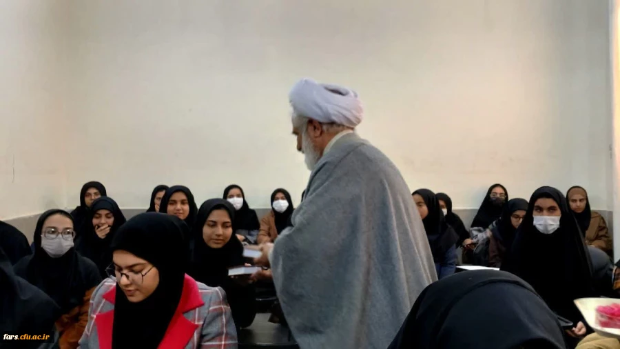 توزیع قرآن های اهدایی مقام معظم رهبری دانشگاه فرهنگیان فارس – واحد سلمان فارسی 4