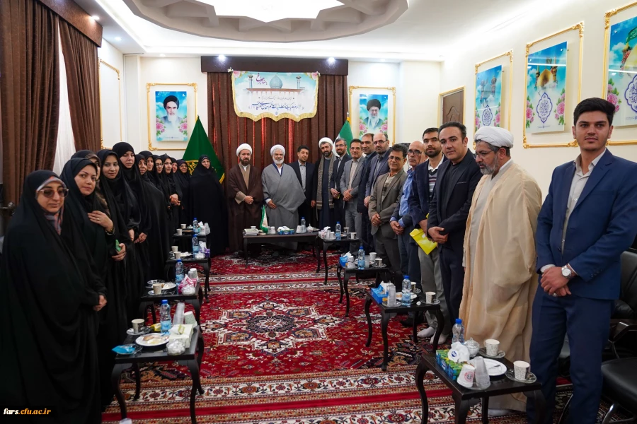 "دیدار اعضای هیئت علمی دانشگاه فرهنگیان استان فارس با تولیت محترم آستان مقدس حضرت شاهچراغ علیه السلام"؛
 2