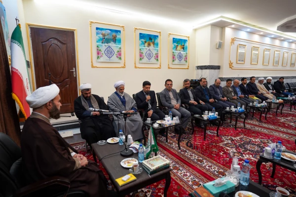 "دیدار اعضای هیئت علمی دانشگاه فرهنگیان استان فارس با تولیت محترم آستان مقدس حضرت شاهچراغ علیه السلام"؛
 3