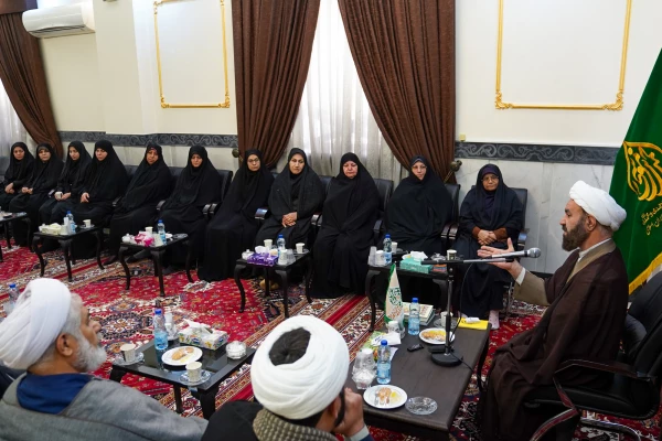 "دیدار اعضای هیئت علمی دانشگاه فرهنگیان استان فارس با تولیت محترم آستان مقدس حضرت شاهچراغ علیه السلام"؛
 7