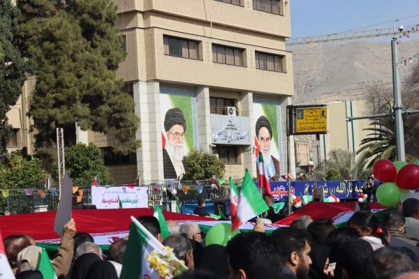 گزارش تصویری | حضور پرشور دانشگاه فرهنگیان فارس در راهپیمایی ۲۲ بهمن 4