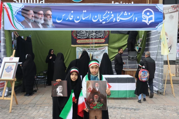 حضور پرشور خانواده دانشگاه فرهنگیان استان فارس در راهپیمایی روز جهانی قدس ۱۴۰۴ 
 2