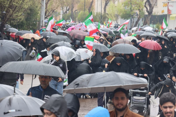 حضور پرشور خانواده دانشگاه فرهنگیان استان فارس در راهپیمایی روز جهانی قدس ۱۴۰۴ 
 4