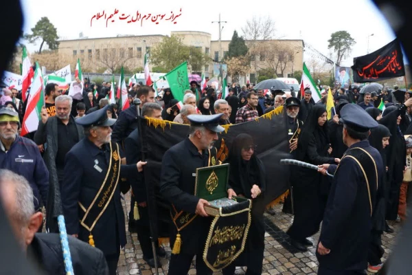 حضور پرشور خانواده دانشگاه فرهنگیان استان فارس در راهپیمایی روز جهانی قدس ۱۴۰۴ 
 12