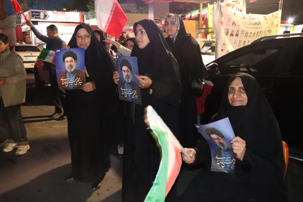 به همت معاونت فرهنگی تربیتی دانشگاه فرهنگیان و با مشارکت دانشکده علوم انسانی و بسیج دانشجویی، *موکب فرهنگی دانشکده* با هدف ترویج معارف دینی، تقویت روحیه خدمت رسانی و ایجاد فضایی معنوی و خانوادگی برای دانشجویان، کارکنان و عموم مردم برپا شد. 4