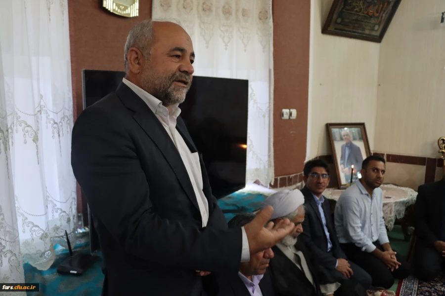 دیدار مسئولان دانشگاه فرهنگیان فارس با خانواده شهید عباس عرفانی فر
 3