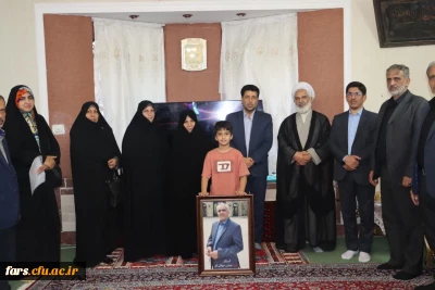 دیدار مسئولان دانشگاه فرهنگیان فارس با خانواده شهید عباس عرفانی فر
