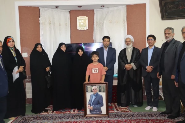 دیدار مسئولان دانشگاه فرهنگیان فارس با خانواده شهید عباس عرفانی فر
 2