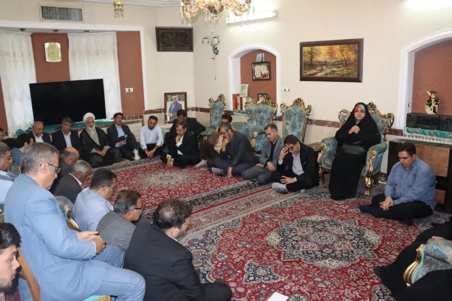 دیدار مسئولان دانشگاه فرهنگیان فارس با خانواده شهید عباس عرفانی فر
 5