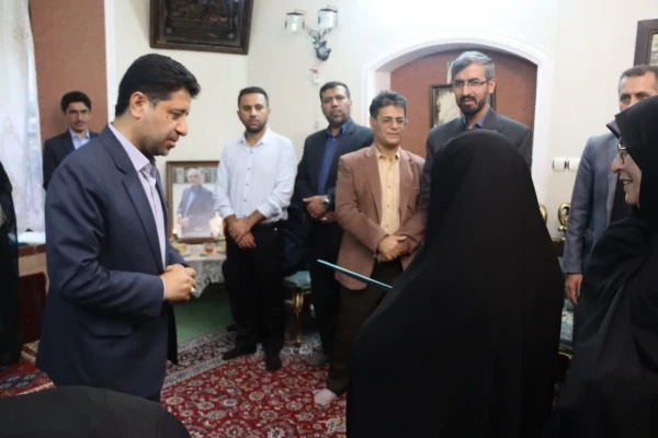 دیدار مسئولان دانشگاه فرهنگیان فارس با خانواده شهید عباس عرفانی فر
 7