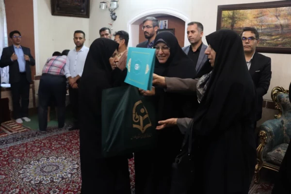 دیدار مسئولان دانشگاه فرهنگیان فارس با خانواده شهید عباس عرفانی فر
 8