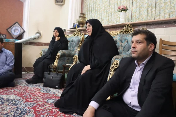 دیدار مسئولان دانشگاه فرهنگیان فارس با خانواده شهید عباس عرفانی فر
 13