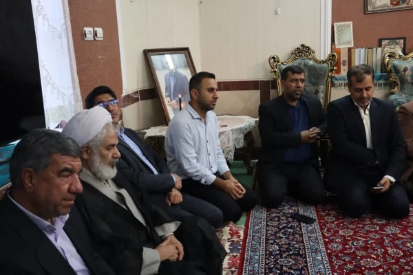دیدار مسئولان دانشگاه فرهنگیان فارس با خانواده شهید عباس عرفانی فر
 14