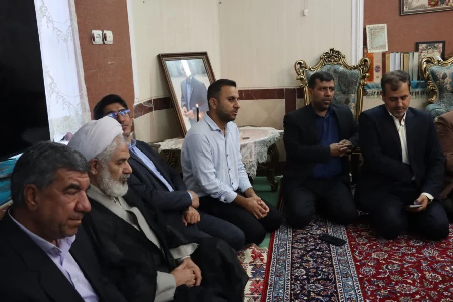 دیدار مسئولان دانشگاه فرهنگیان فارس با خانواده شهید عباس عرفانی فر
 14