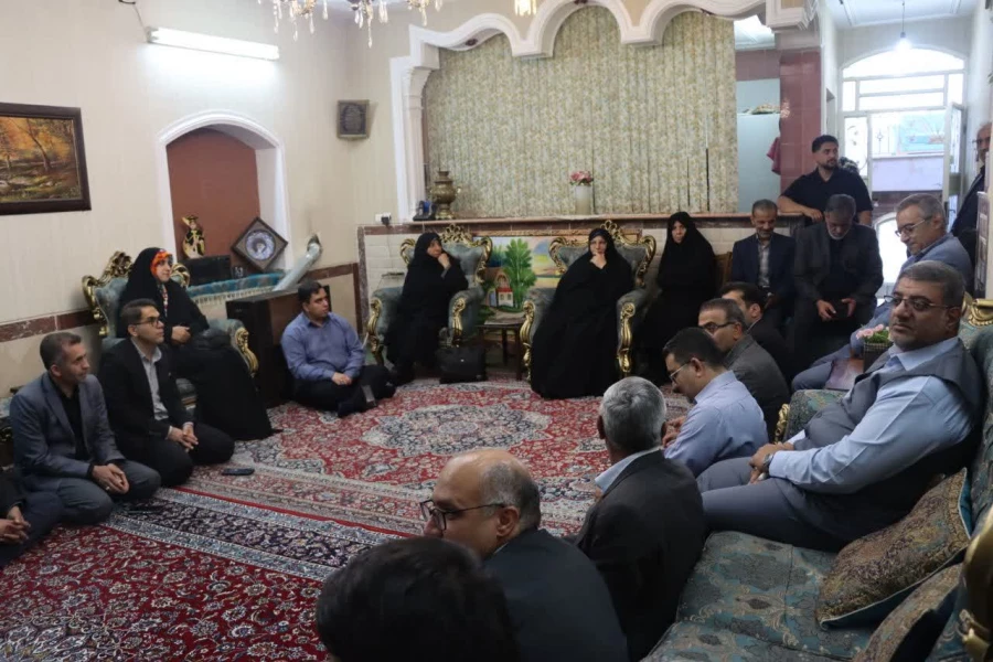 دیدار مسئولان دانشگاه فرهنگیان فارس با خانواده شهید عباس عرفانی فر
 16