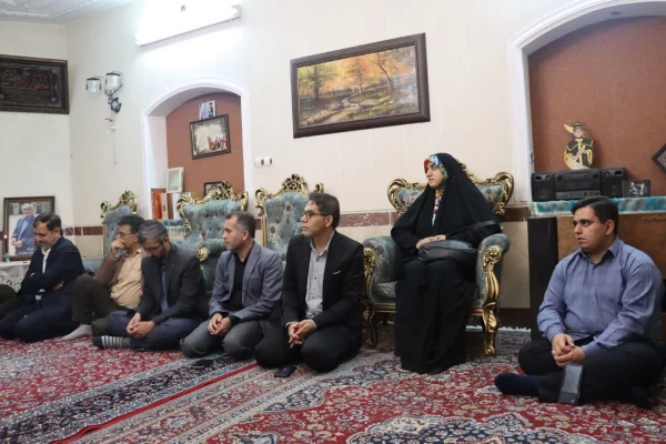 دیدار مسئولان دانشگاه فرهنگیان فارس با خانواده شهید عباس عرفانی فر
 18