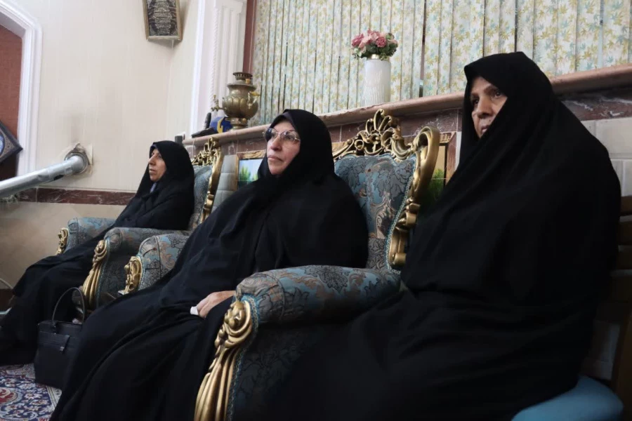 دیدار مسئولان دانشگاه فرهنگیان فارس با خانواده شهید عباس عرفانی فر
 19