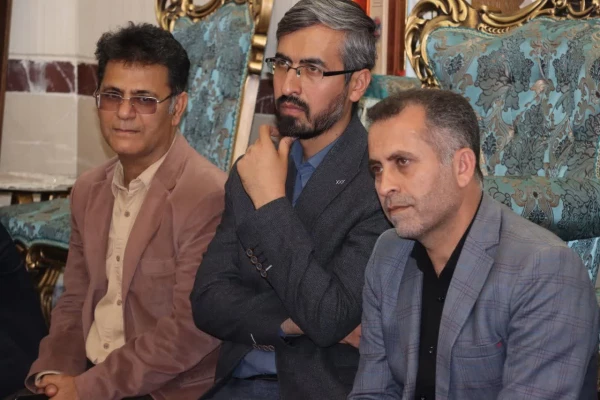دیدار مسئولان دانشگاه فرهنگیان فارس با خانواده شهید عباس عرفانی فر
 13