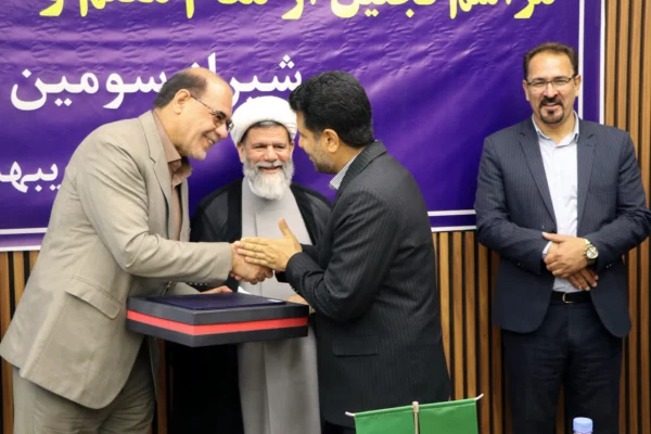 هم زمان با گرامیداشت روز معلم، آیین تجلیل از اساتید شاهد و ایثارگر فارس با حضور مسئولان ارشد بنیاد شهید و دانشگاههای استان فارس برگزار شد.

 3